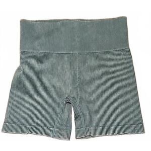 Colsie Size M Juniors Green Tummy Waistband Really Stretchy 5" Inseam